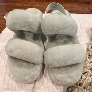 New Never Worn Ugg Fluff Yeah Sandals